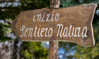 Cartello di legno "Inizio Sentiero Natura" Piani d'Erna