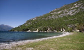 Spiaggia di Riva bianca a Lierna sul Lago di Como