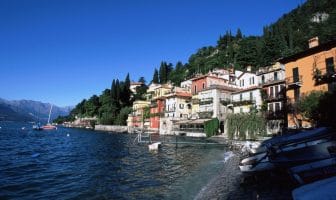 Borgo di Varenna con casette colorate