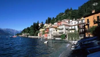 Borgo di Varenna con casette colorate